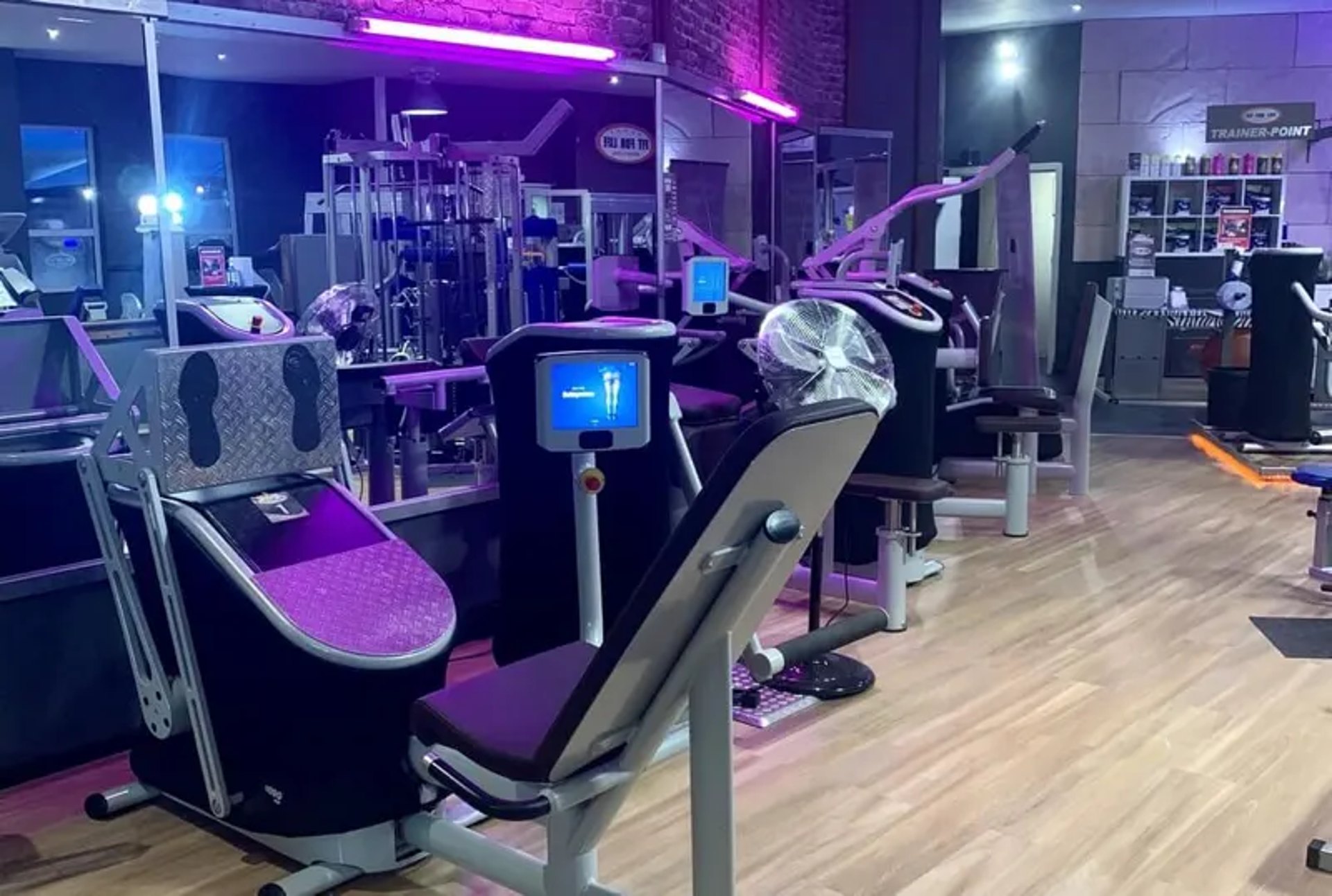Krafttraining an den Studio-Geräten